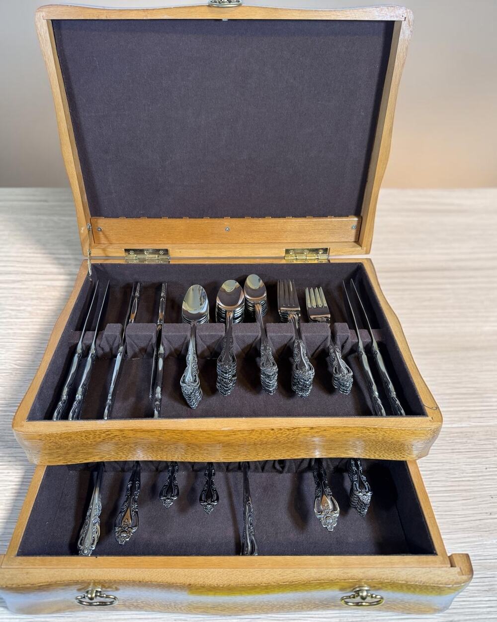 Imperial International Silverware with Storage Box - Vintage (70s-80s)